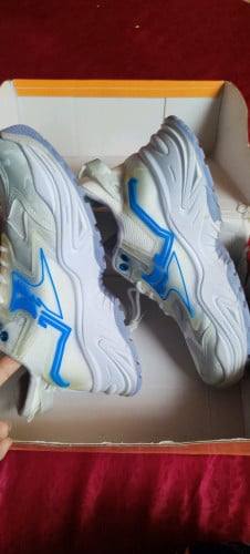 ស្បែកជើងកូនប្រុសសាយ41អត់ដែរបានពាក់ទេ នៅក្រៅស្អាតខ្លាំងៗ លក់ជូនបងប្អូនធូរៗវិញ 