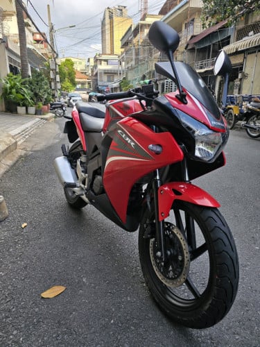 ចង់លក់ម៉ូតូHONDA CBR 1គ្រឿង
