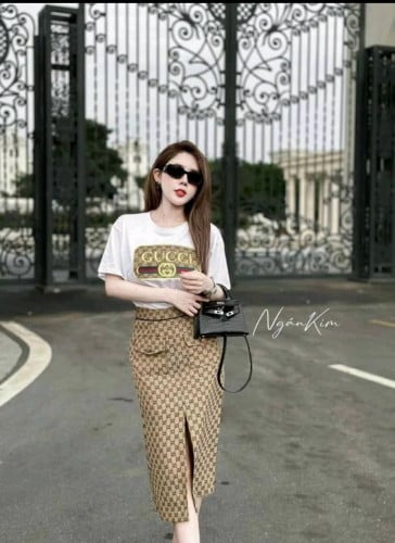 ទិញមកអត់បានស្លៀកលក់វិញធូរៗ សាយS M អាចស្លៀកបាន ត្រូវការអាចឆាតមកបាន 