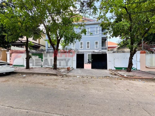 🏡 Spacious  14​ Bedrooms Villa available for Rent- Toul Kork Area