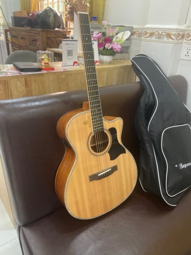 Guitar BAYON mahogany and rosewood  condition 99%