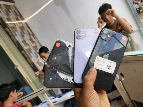 Iphone 11 64G សាណុំ100% 175$