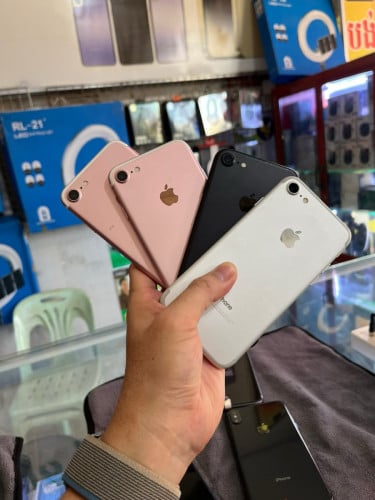 iPhone 7. 32g & 128g សំនុំសុីន ស្អាតៗ តម្លៃល្អ ពិសេស ( ធានា 100%)
