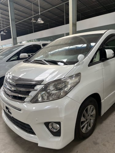Toyota Alphard 2013