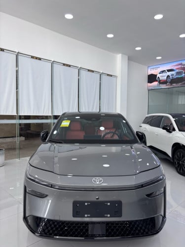 Toyota BZ3X 610 km ( full options)