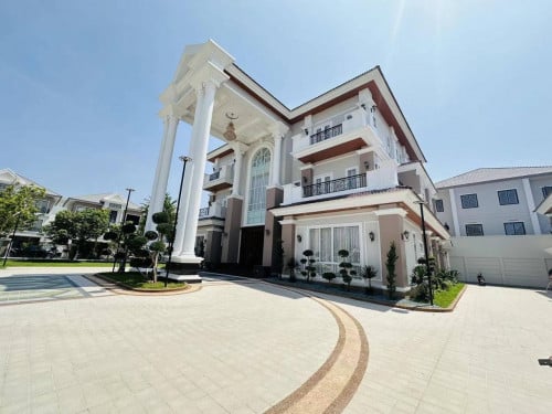 Villa King A for Sale in Borey Peng Huoth 50m Near Aeon  Mall 3