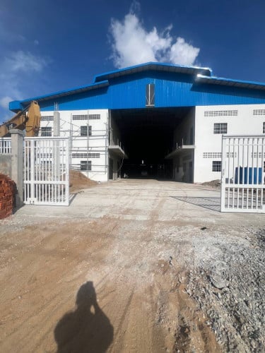 ឃ្លាំង​ជួល​ ជិតព្រលានយន្ដហោះថ្មី