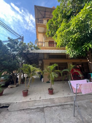 ផ្ទះល្វែង(កែង) សម្រាប់ជួល