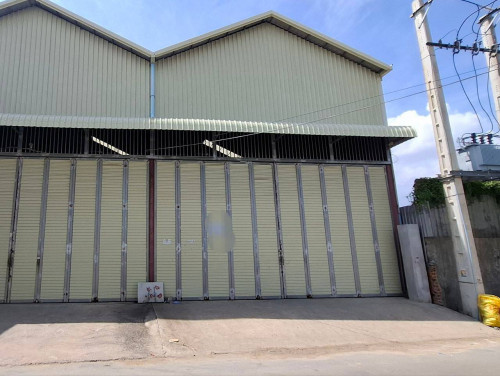 ឃ្លាំងអាជីវកម្មនៅចំការដូង