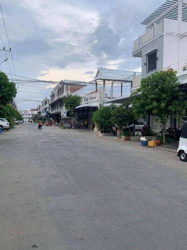 ផ្ទះជួលបុរីពិភពថ្មីចំការដូង2 E0 ផ្លូវមុខផ្ទះធំ 10ម