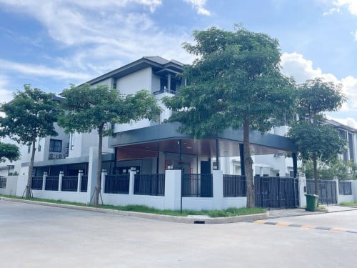 វីឡាភ្លោះសម្រាប់ជួលក្នុងបុរីជីបម៉ុងលែនម៉ាក 60m | Twin Villa For Rent In Borey Chip Landmark 60m