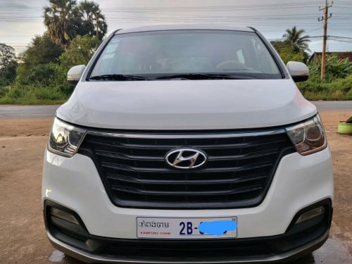 លក់Hyundai H1 ឆ្នាំ2020 Full Option