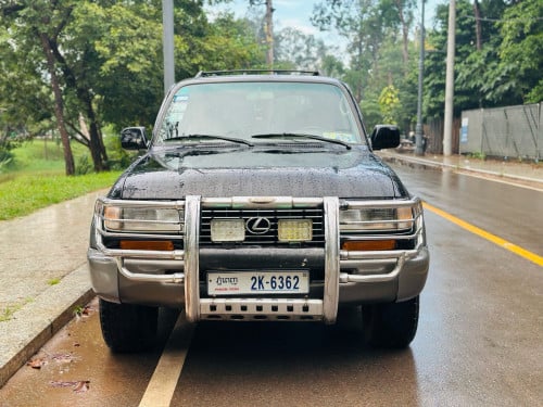 សួរស្តីបងប្អូនឡានលក់ប្រភេទឡានLexusLX450សេរីឆ្នាំ1997សុំណុំសាំងហ្គាសហើយស្រេចតំលៃ6900$ចរចារបានតិចតួច