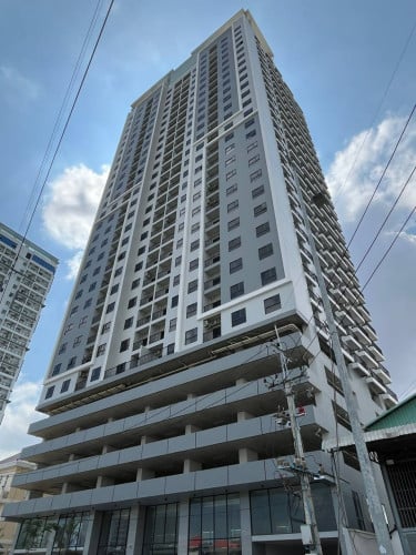 1 BR, 1 Bathroom Move in now!!!!