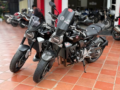 Cb1000r ស្លាកលេខ​ តំលៃ​ពិសេស​