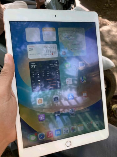 Ipad 7th generation 32g តម្លៃ1xx$ស្តេីងtelegram:0963581144