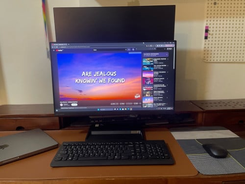 Lenovo AIO 3 All In One Full Box (ដូចថ្មី 99.99%)  ប្រើតិចទុកតែក្នុងប្រអប់ មាន 4 គ្រឿង