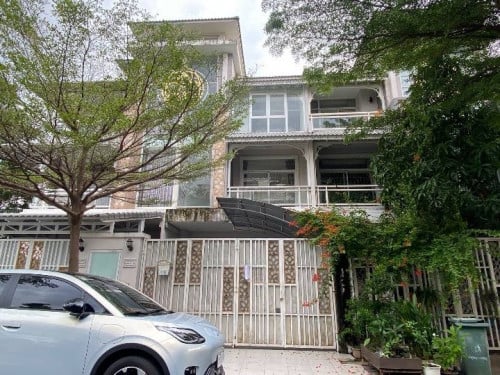 Link house for rent at Borey Orkide 2004