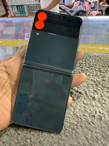 Samsung Z Flip3 Ram8G Memory256G 97% កូរ៉េ មានឆ្នាំងសាក