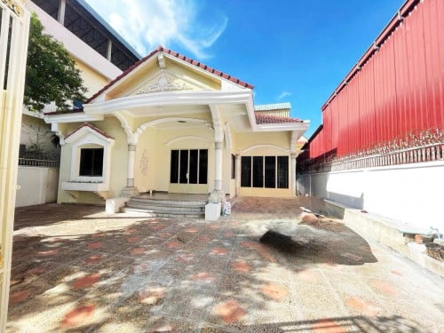 Villa for rent at Toul Tumpoung
