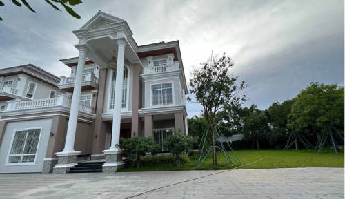 Villa queen for rent in PH boeng snor
