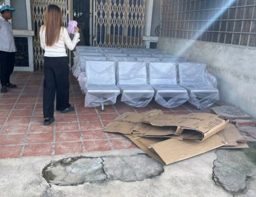 កៅអីរង់ចាំអីណុកល្អមិនច្រេស