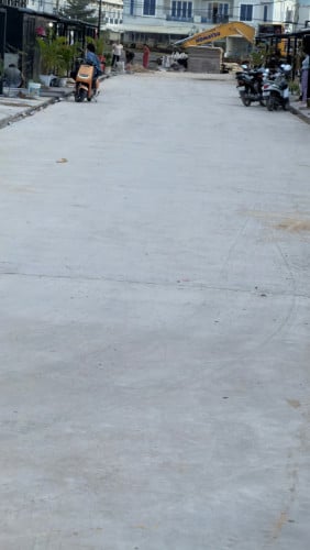 នៅជិតព្រលានប្រហែល13km និងជិតរមណីដ្ធានទន្លេបាទី