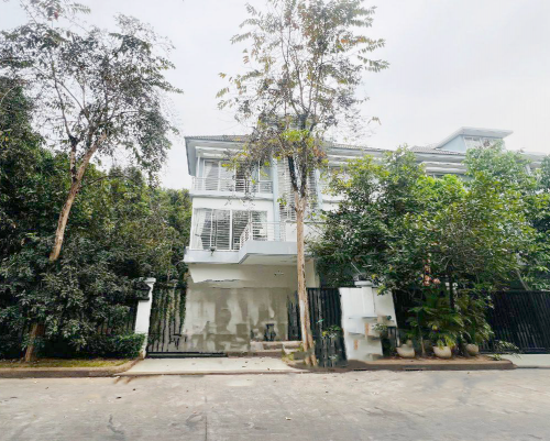 វីឡាភ្លោះ A សម្រាប់ជួល | Villa Twin A for Rent (ផ្ទះ​កែងសល់ដី​9m)