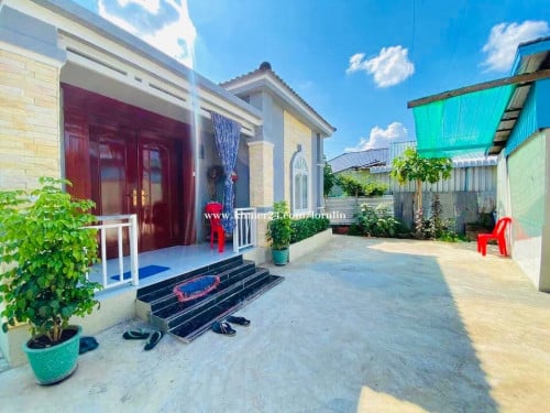 ផ្ទះ និង ដី លក់នៅតាខ្មៅ ជិត Aeon Meanchey (តម្លៃក្រោមទីផ្សារ