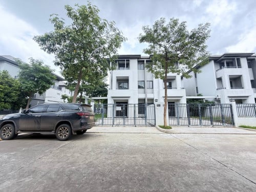 វីឡាភ្លោះជួលនិងលក់នៅបុរីChipmong 60m