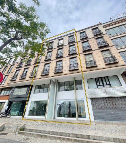 ផ្ទះអាជីវកម្មពីរល្វែងទម្ទុះចូល​គ្នា ​(One Park) សម្រាប់ជួល នៅបឹងកក់