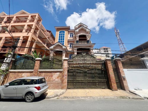 វីឡាសម្រាប់ជួលនៅទួលទំពូង | Villa for rent in Toul Tompong