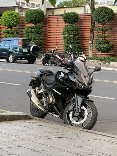CBR 400cc Japan (Color: White+Red)