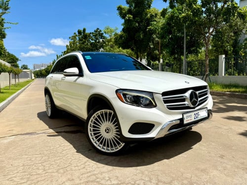 GLC300 2016 4Matic ម្ចាស់ដើម ទឹកហ្សុីន ធានានៅស្អាត មិនមានបញ្ហា