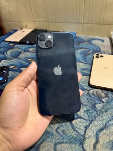 iPhone 14 Plus 256G សុីនណែន ស្ទើកាមេរ៉ា មានកន្លែងដាក់សុីម    លក់345$