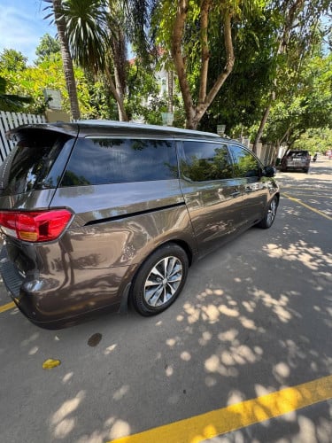 Kia carrinval 2015 (ម៉ាស៊ូត)