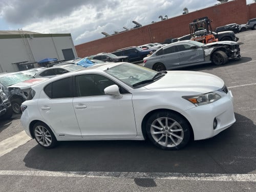 Lexus CT200h 2012 Full premiumមកដល់ខែ12