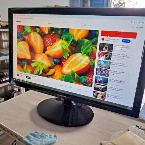 Monitor 24inchs មួយគ្រឿង$30 មានពីរគ្រឿង