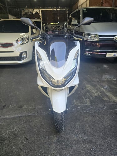 PCX ឆ្នាំ2022 កំលាំងម៉ាស៊ីន 125cc ប្ច្រាំគៀបAbs ប្រពន្ធ័ទប់លំនឹង