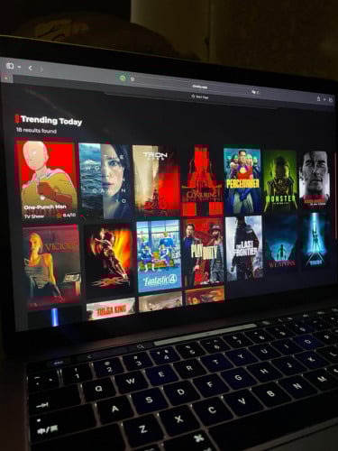 (Sold out) Resell MacBook Pro 2017 A1706 Original from Apple Store (ត្រូវការលក់ចេញថ្ងៃនេះ!)