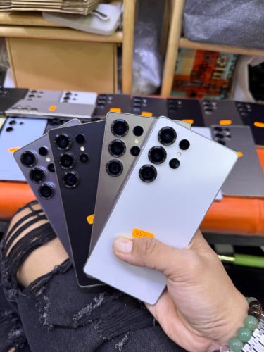 Samsung S25ultra 256G ក្រុមហ៊ុនsim2 នៅធានាជិតមួយឆ្នាំ