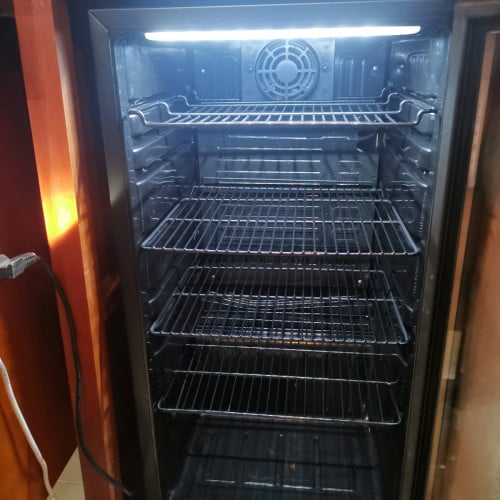Wine refrigerator, new condition, dimensions: 83 cm high, 43 cm wide, 50 cm deep