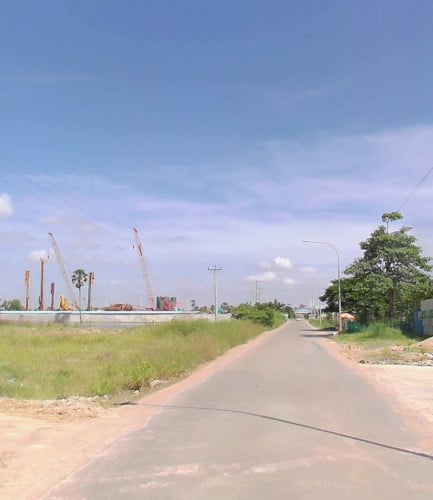 ដីលក់/ជួលប្រញ៉ាប់ ៖ ជិតផ្លូវ៥០ម