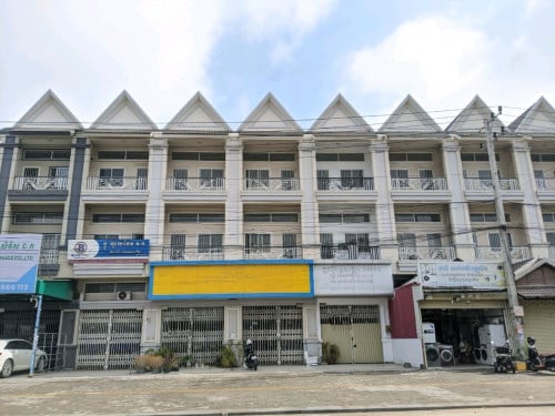 ផ្ទះអាជីវកម្មសំរាប់លក់ (ផ្លូវធំ)