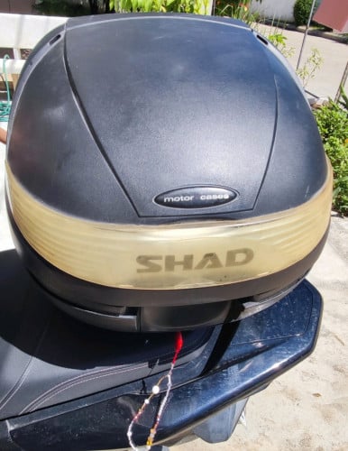 ធុងជ័ររបស់ជប៉ុនដាក់ម៉ូតូ