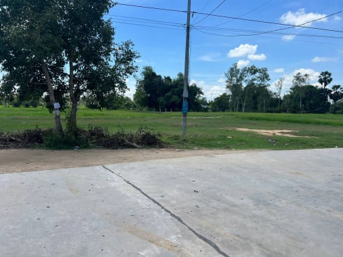 ដីលក់ត្រឹមតែ299០០ផ្លូវធំទើបចាក់បេតុងហើយ