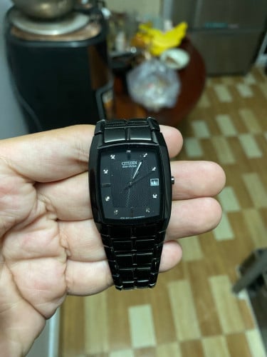 នាឡិកានារី