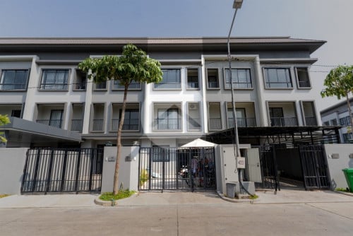 #សម្រាប់លក់ វីឡាកូនកាត់ 4 បន្ទប់គេង🏠​ -​📍បុរីជីបម៉ុងផាកលែន 598, ឬស្សីកែវ, ភ្នំពេញ