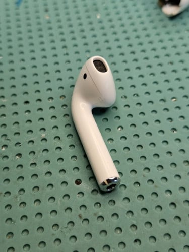 មានលក់គ្រាប់កាសមួយចំហៀង Airpods 2