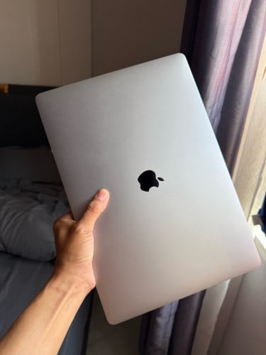 លក់ Macbook តម្លៃ៣សេស